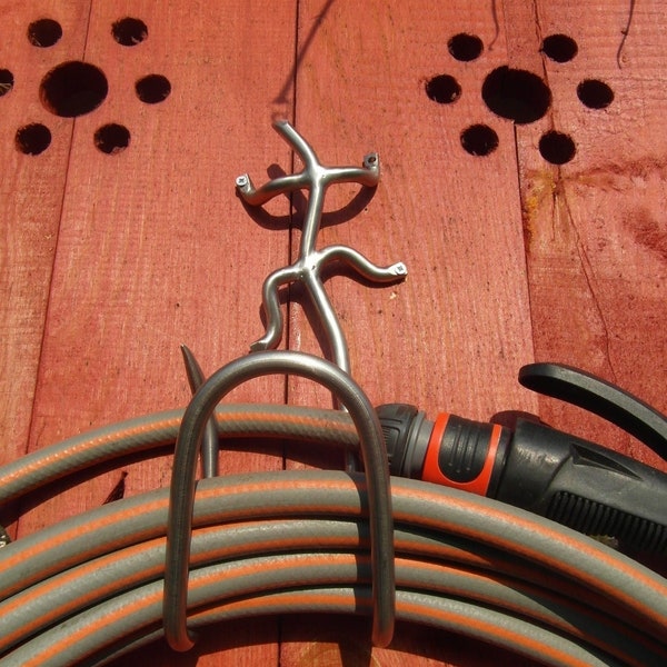 Garden hose holder lizard made of stainless steel