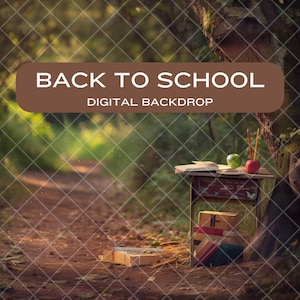 Könnte beinhalten: Ein digitaler Hintergrund mit einem rustikalen Holztisch mit Büchern, Bleistiften und Äpfeln in einer Waldkulisse. Der Text "Back to School Digital Backdrop" ist oben im Bild zu sehen.
