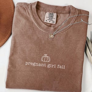 Pregnancy Reveal Shirt Minimalist Fall Maternity Tee, Pregnant Sweatshirt, Pumpkin Baby Announcement Tshirt, Mom To Be Gift, Expecting Mama