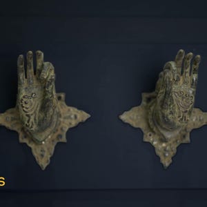 Green Hand Mudra Wall Hook, Halloween gift, Holiday Decoration, Bronze Hook, Mudra Hand Pose hook, Wall Hook, Home Decor, Wall Decor