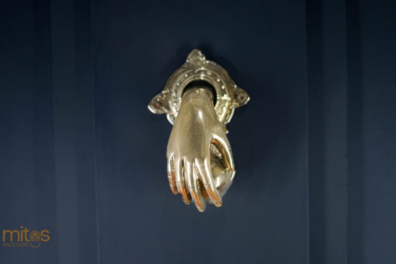 Exquisite door knockers, not just practical but also perfect for home adornment. Crafted with precision, they add a touch of elegance, making them ideal gifts for loved ones.
