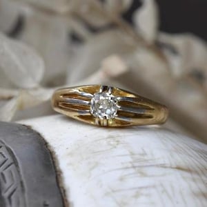 18k Cushiony Old Mine Cut Diamond Ring