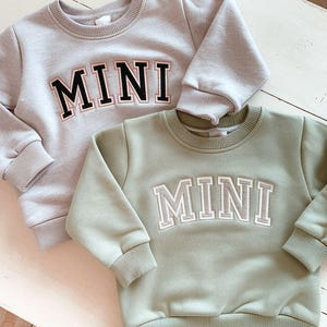 Besticktes Mini Kinder Sweatshirt, Passendes Rundhals Kleinkind Sweatshirt, Individuell gesticktes Kinder Sweatshirt, Geschenk für Kinder