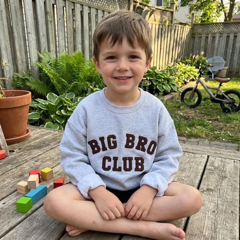 Sudadera bordada del Club de Hermanos Mayores, atuendo para anunciar el nacimiento de un hermano, sudadera con atuendo para anunciar el nacimiento de un hermano, regalo para bebé imagen 2