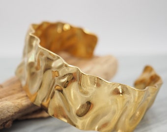 Gold Bracelet Cuff - Stainless steel in Gold color - Large Bracelet for women - Gift for Women - Gift for Her - Gift for Mom