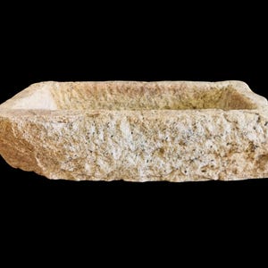 Antikes Aufsatzwaschbecken aus rohem Granit