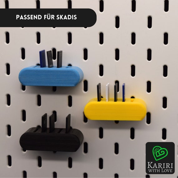 Witte haken voor het Ikea Skadis pegboard type L3 (voor garenklosjes van 1000m Witte haken voor het Ikea Skadis pegboard type L3 (voor garenklosjes van 1000m