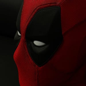 Anpassad Deadpool-kostym Cosplay-mask med skärmtyg och magnetiska linser, bärbar filmrekvisita bild 5