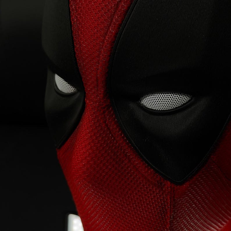 Anpassad Deadpool-kostym Cosplay-mask med skärmtyg och magnetiska linser, bärbar filmrekvisita bild 6