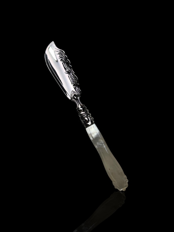 Victorian Butter Knife: 1856, Sterling Silver and Mother of Pearl. Cased.