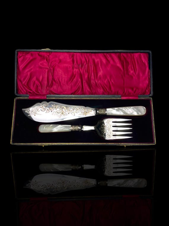 A very large and impressive Victorian fish serving set. Mother of pearl and silver plate. Circa 1890. Cased.