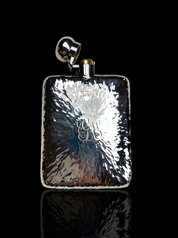 A superb sterling silver hip flask. London. Dated 1897.