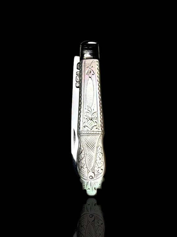 Antique Pocket Knife. 1904, Mother of Pearl and Sterling Silver, England.