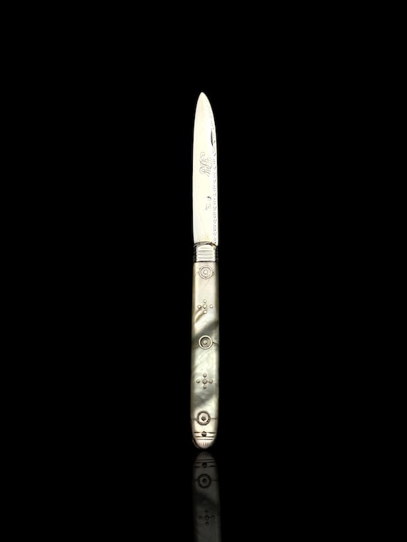 Antique Pocket Knife. Late 1700s. Mother of Pearl and Sterling Silver