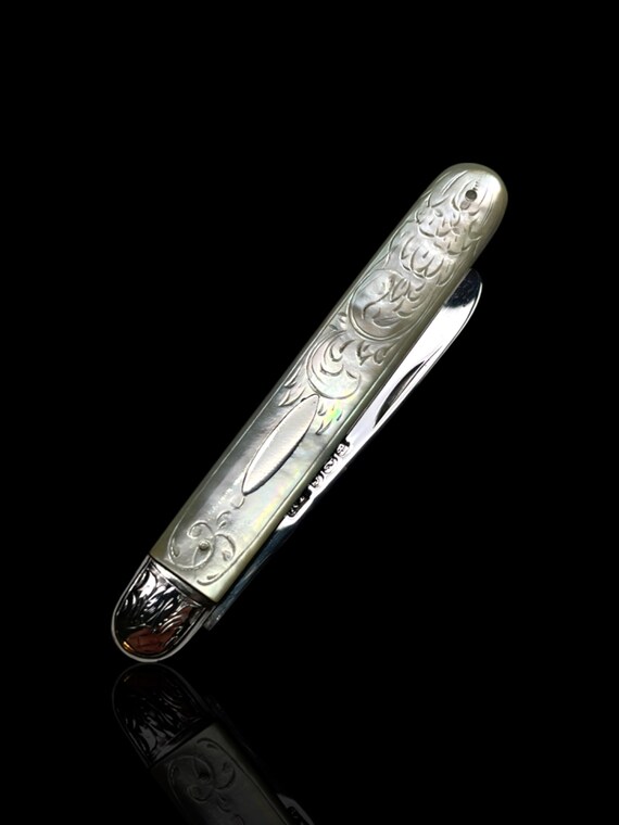 A Vintage Hand-Carved Mother-of-Pearl Folding Knife – Hallmarked Sterling Silver. Made in 1901 by Thomas Marples.