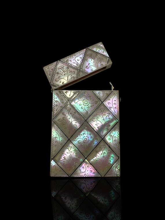 An exceptional Victorian Mother-of-Pearl Calling Card Case. Late 1800s.