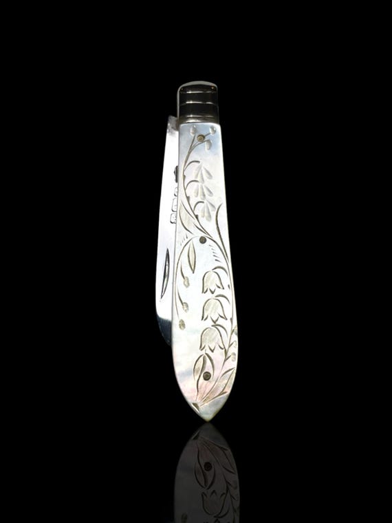 An Antique sterling silver folding pocket knife. Made by Thomas Marpels in 1908, Shefiled, England.