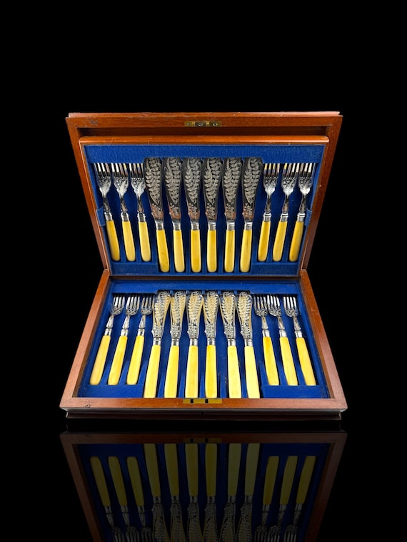 24pc Fish Cutlery Set in Impressive Presentation Case. Mother of Pearl and Silver Plate.