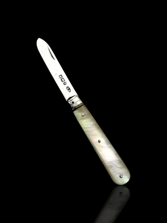 Antique Pocket Knife. 1900, Mother of Pearl and Sterling Silver.