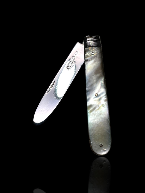 A vintage folding mother of pearl and sterling silver pocket knife. Made in 1918 by James Allen & Sons, England.