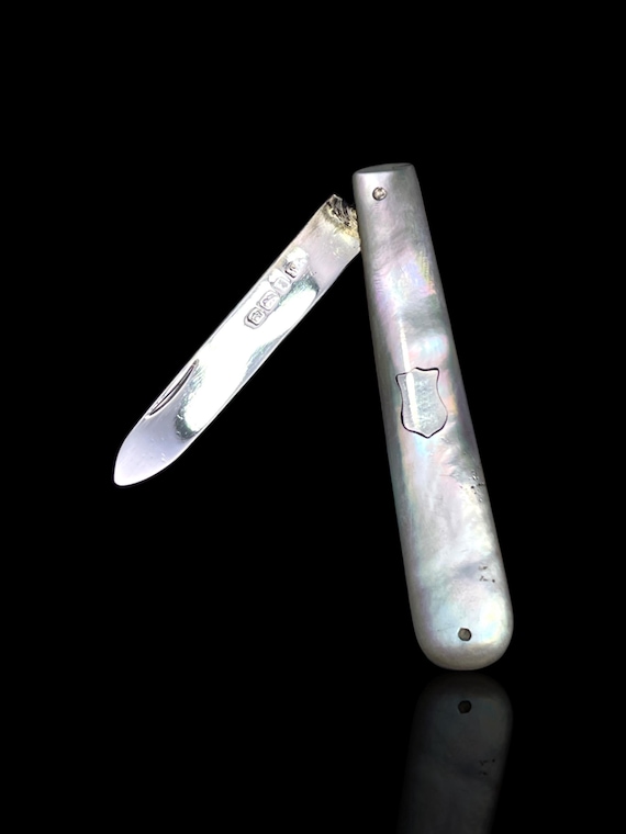 A fine quality antique sterling silver and mother of pearl folding pocket knife. Made in 1896 by James Wakely, London.