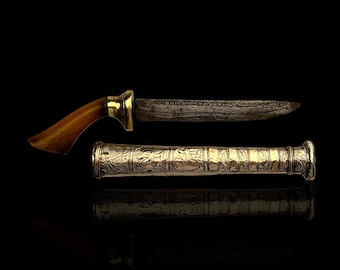 Cuchillo indio antiguo con mango de cuerno. Funda de plata. Hacia 1900.