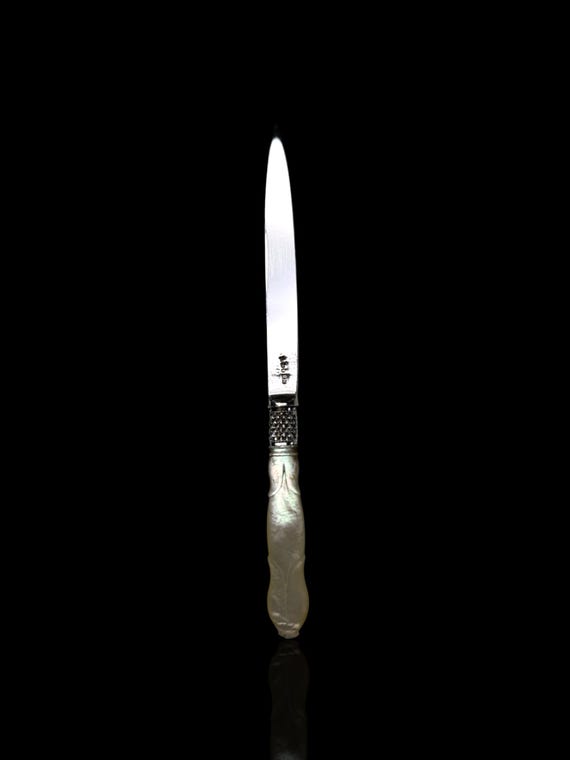 Antique Letter Opener. Sterling Silver and Mother of Pearl. 1809, England.