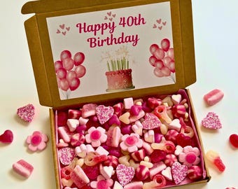 HAPPY 40e VERJAARDAG Gepersonaliseerde Pick & Mix Snoepdoos - Traktatiedoos 40e verjaardag - Roze zoet thema geschenkdoos voor haar - Brievenbus zoet