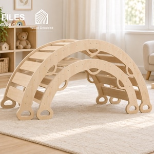 Könnte beinhalten: Zwei helle Holzkletterbögen mit Lattenkonstruktion und gewölbten Seitenteilen mit kreisförmigen Ausschnitten. Das Bild enthält Textbeschriftungen für CNC FILES, DIGITAL DOWNLOAD, Wood Decoded, DXF, SVG, STP und IGS Dateiformate.