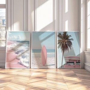 Strandfoto's en oceaanafbeeldingen | Strandhuisdecoratie | Camperposter met palmbomen | Palmbomen aan de kust | Surfplankdecoratie | Roze set van 3 prints |