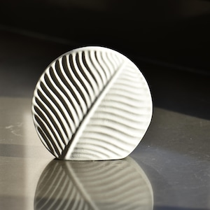 Mini urn leaf | Handmade ceramic keepsake urn | Small cremation urns for human and pet ashes