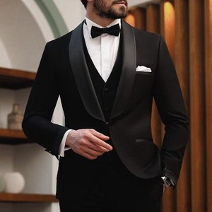 Men Suit Designer Three Piece Black Tuxedo Men&#39;s Suit for Wedding, Engagement, Anniversary, Prom, Groom wear and Grooms Men Suit Slim Fits