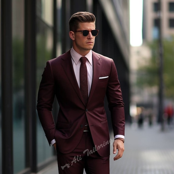 corbata color rojo vino