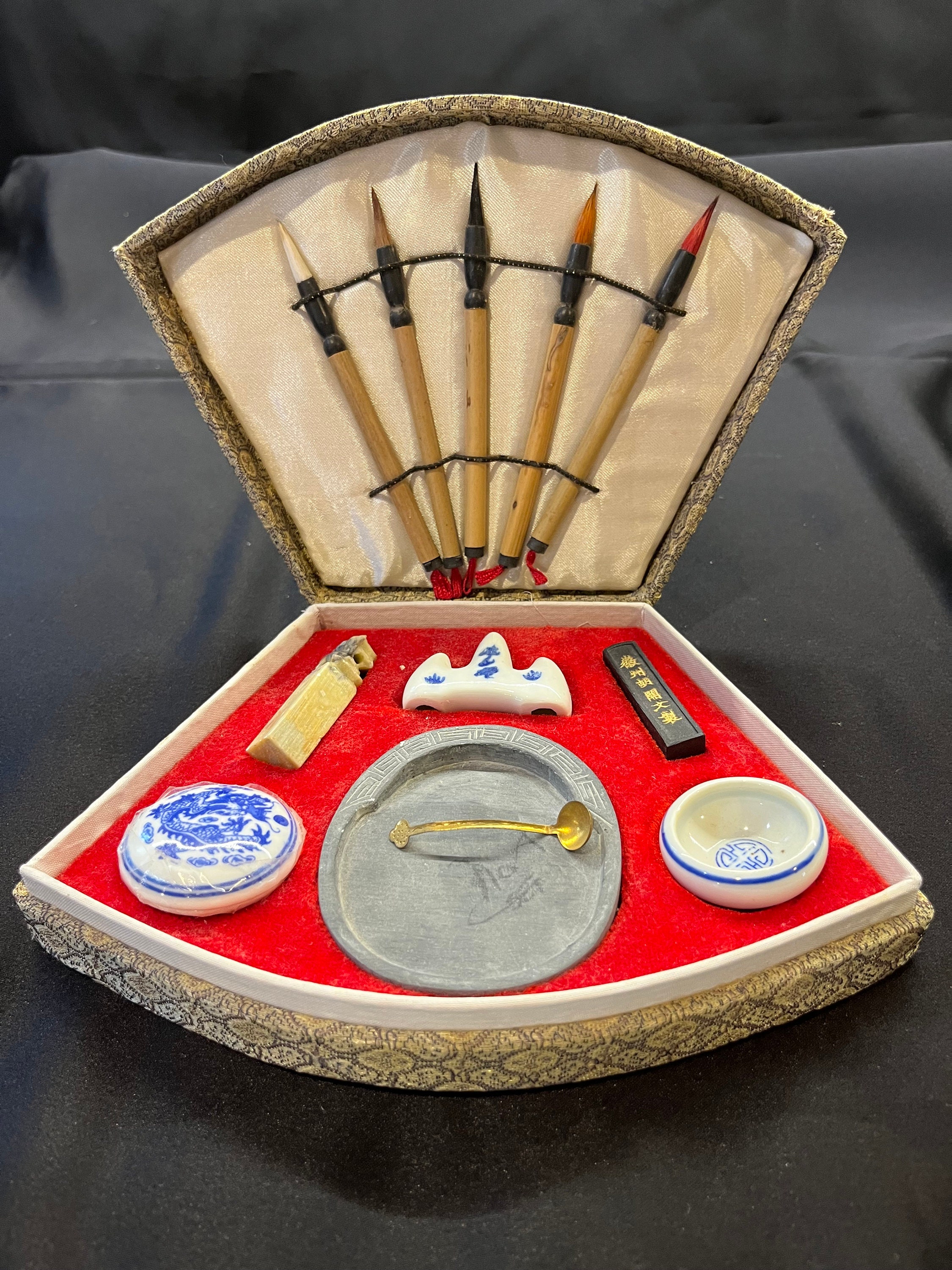 Deluxe Medium Chinese Calligraphy Set