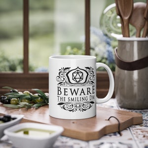 Vit Se upp för den leende DM-mugg, rolig present till DM eller spelledare, bordstillbehör för rollspel