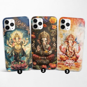 Puede incluir: Tres fundas para teléfono con diferentes ilustraciones coloridas del dios hindú Ganesha. Cada funda tiene un fondo y un diseño diferente, una con estilo acuarela, otra con un estilo más tradicional y otra con un estilo más moderno.