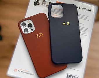 Étui de téléphone en cuir embossé avec prénom en cuir personnalisé pour iPhone 15 14, 13 12, 11 Pro Max Plus gravé Étui personnalisé