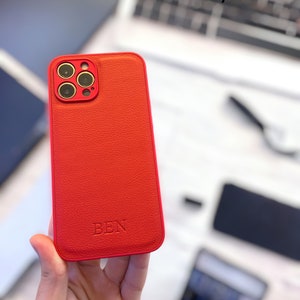 Coque de téléphone personnalisée en relief Étui en cuir personnalisé pour iPhone 15, 14, 13, 12, 11, XR, XS, Pro Max Plus gravé Red-Colourless