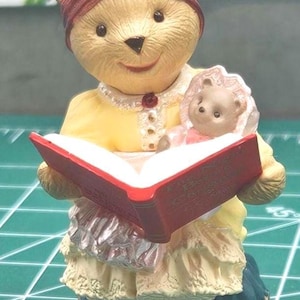 1993 Hallmark Keepsake Ornament: The Bearingers of Victoria, Bearinger B2/3.