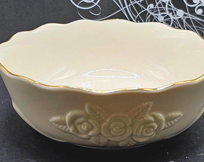 Vintage Lenox Ivory Rose Blossom Bowl with 24 K Gold Trim. F1/08