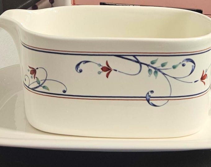 Vintage Mikasa Intagli "Annette" gravy boat with underplate B8/12