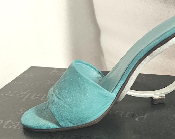 1999 Just the right shoe figurine, Geometrika #35029 A9/30