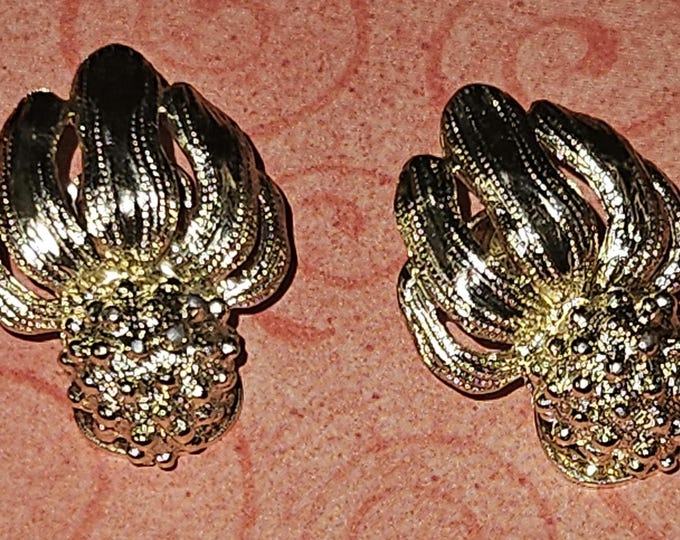 Rare Vintage 18k Yellow gold Half Sunflower Clip-on Earrings (Shelf)