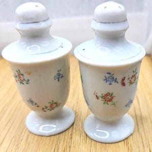 vintage E.S. Salières et poivrières George - Lido, tons canaris, floral, années 40-50