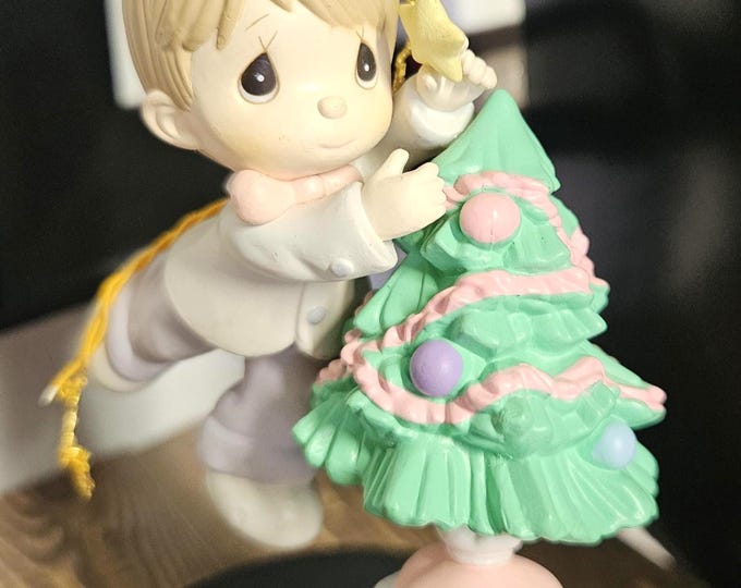 Precious Moments Resin Christmas Ornament 1995 Boy Decorating the tree A6/12