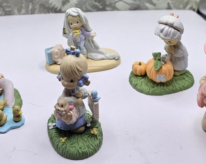 Enesco Precious Moments 1989 Miniature Months Figurines Collection Box 2/15