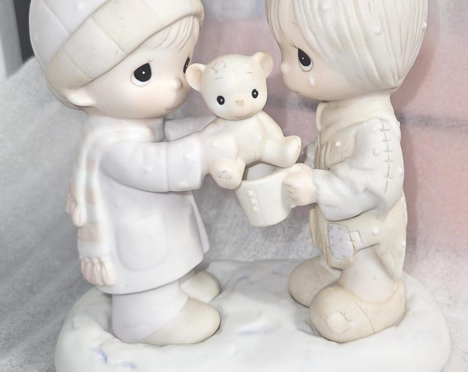 Precious Moments Figurine E-0504 Christmastime is for Sharing Box3/2