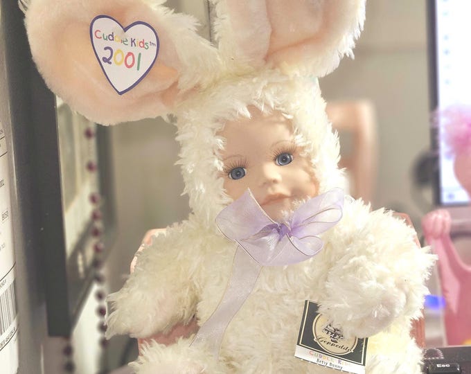 Vintage 2001 Geppeddos Cuddle Kids Betsy Bunny in original box B6/7