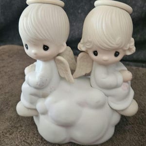 Precious Moments Figurine But Love Goes On Forever Original A5/48