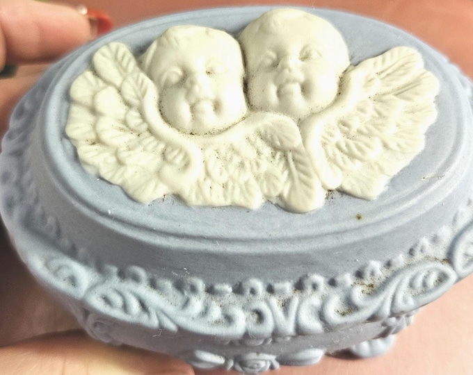 Vintage Twin Angels jewelry box C1/12